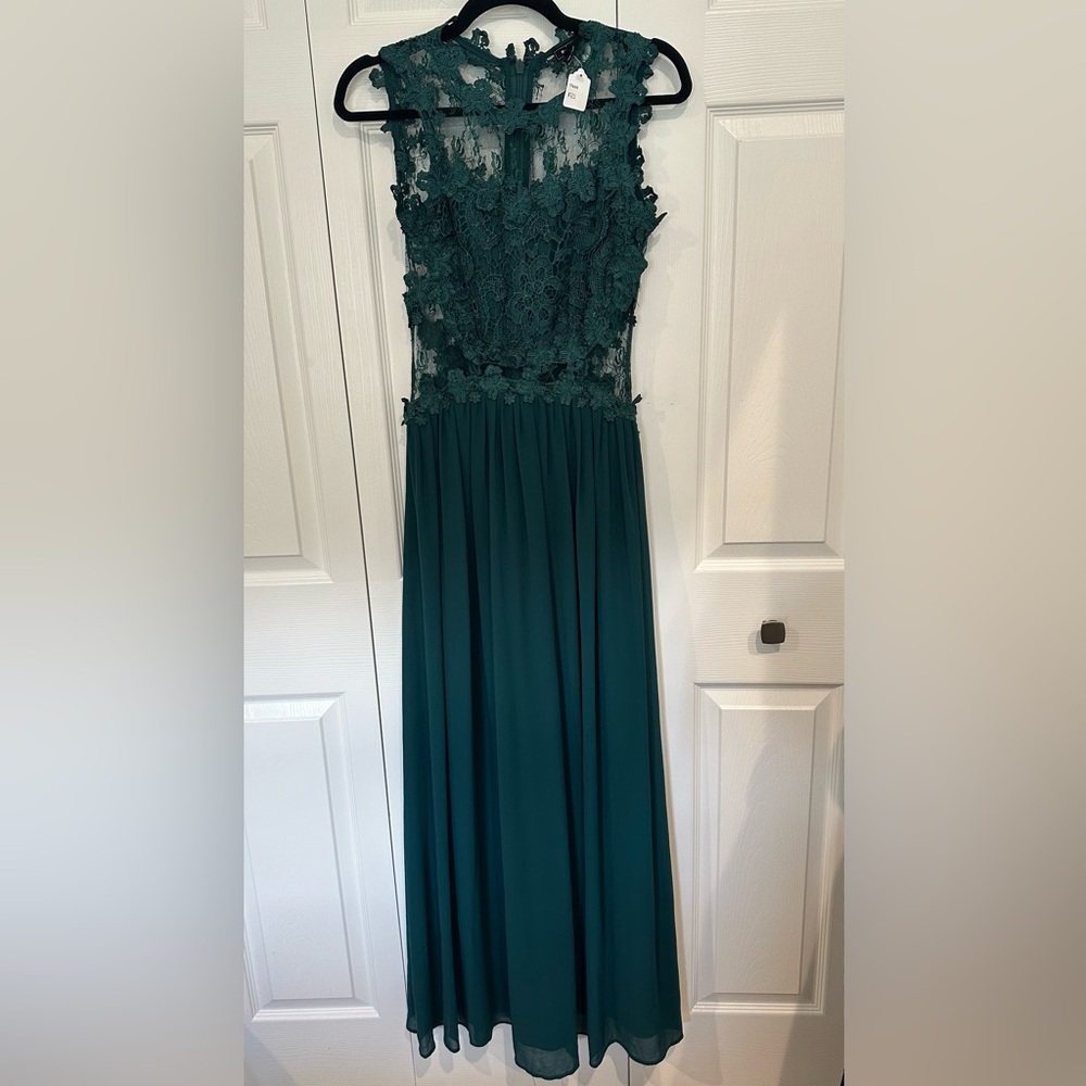Elegant Hunter Green Lace Gown